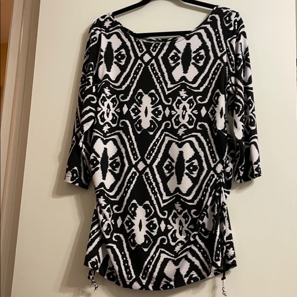 3/4 sleeve Black and white blouse